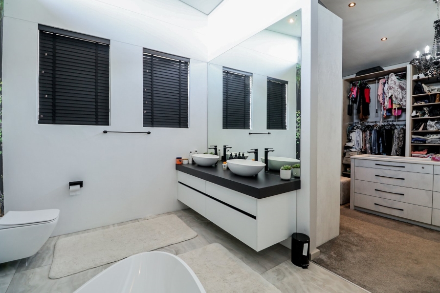 4 Bedroom Property for Sale in Oubaai Western Cape